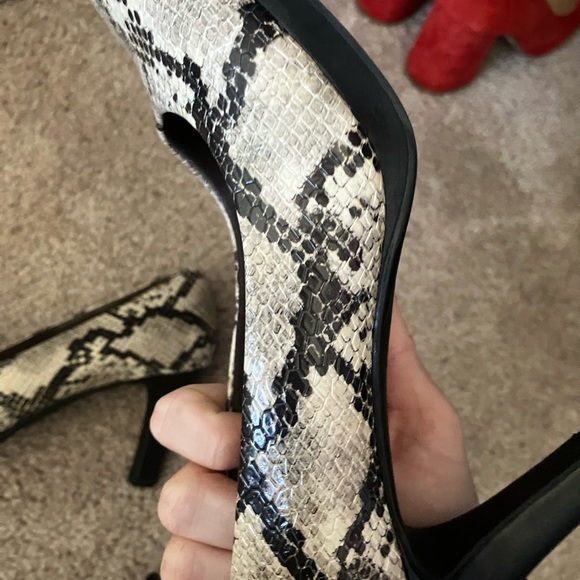 Clark’s snakeskin heels! - Picture 4 of 10